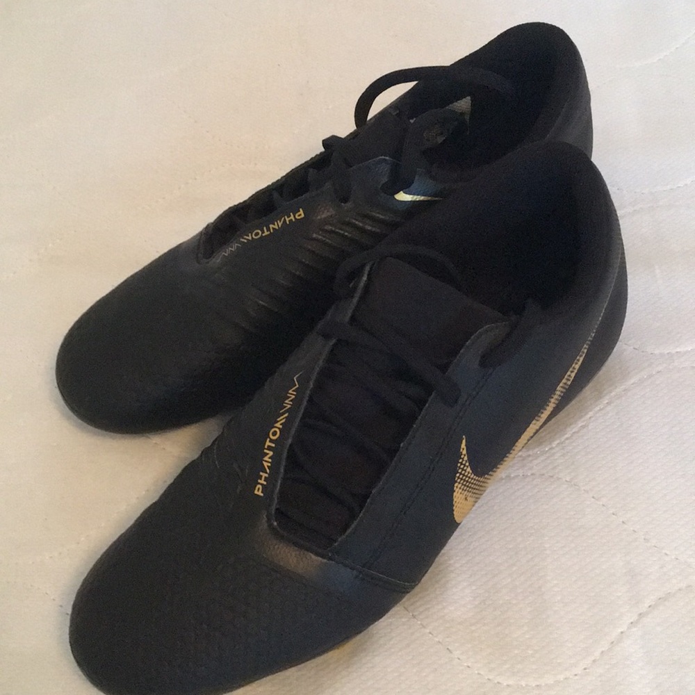 Black and gold Nike cleatsSize 11 wmns9.5 in mens